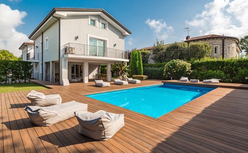 Villa in Vittoria Apuana, Forte dei Marmi, Tuscany 1