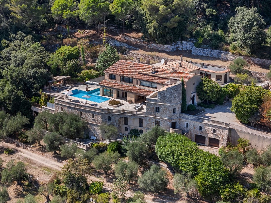 Villa in Grasse, Provence-Alpes-Côte d'Azur, France 1 - 16197338