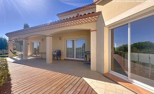 The Aristocratic Chateau Of Beechwood