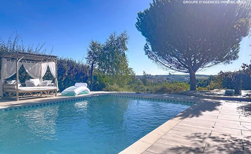 The Aristocratic Chateau Of Beechwood