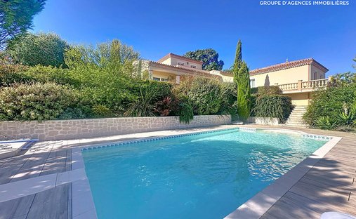 The Aristocratic Chateau Of Beechwood