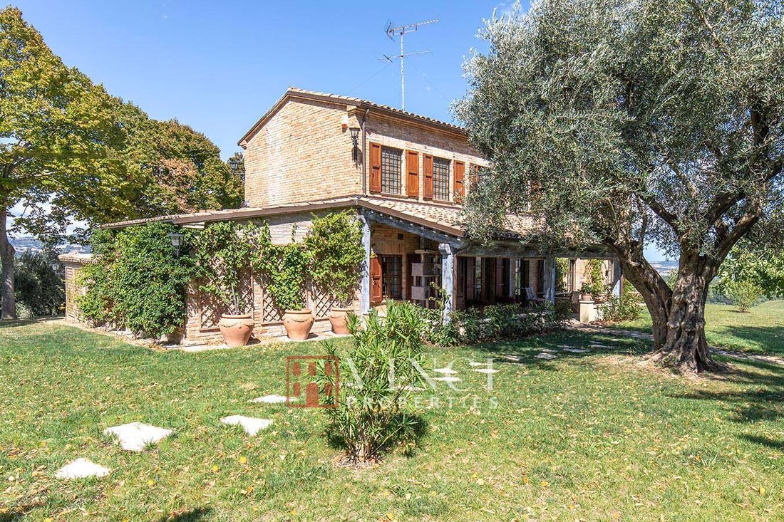 Country House in Terre Roveresche, Marche, Italy 4 - 16196267