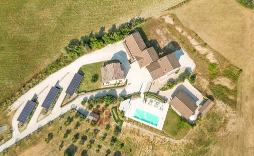 Casa de Campo en Tolentino, Marcas, Italia 1