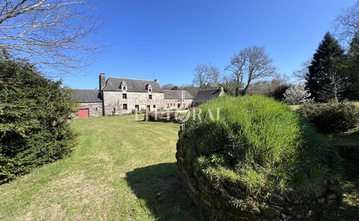 Sale Of A Castle In Guingamp, 693m² 26 Rooms €1,659,000 Côtes D'armor