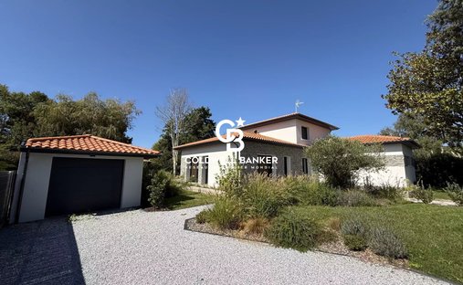 House in Aiguillon-Port, La Teste-de-Buch, France 1