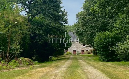 Sale Of A Castle In Guingamp, 693m² 26 Rooms €1,659,000 Côtes D'armor