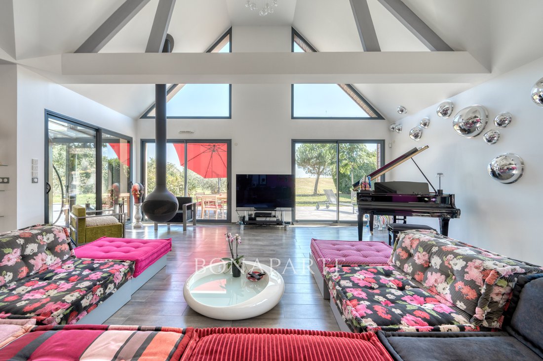 La Maison des Lumières: A Modern Château Whispering to the Skies of Île-de-France - 5