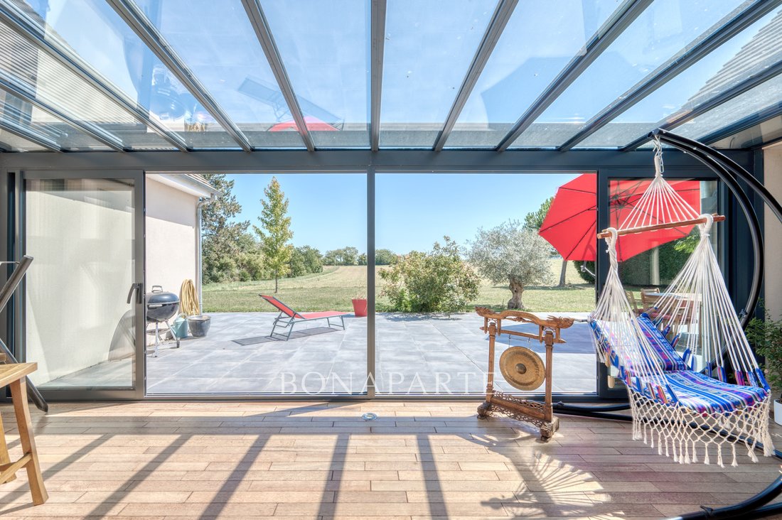 La Maison des Lumières: A Modern Château Whispering to the Skies of Île-de-France