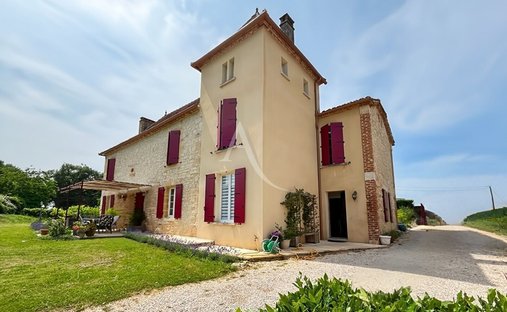 Castle for Sale in Prayssac, Occitanie, France