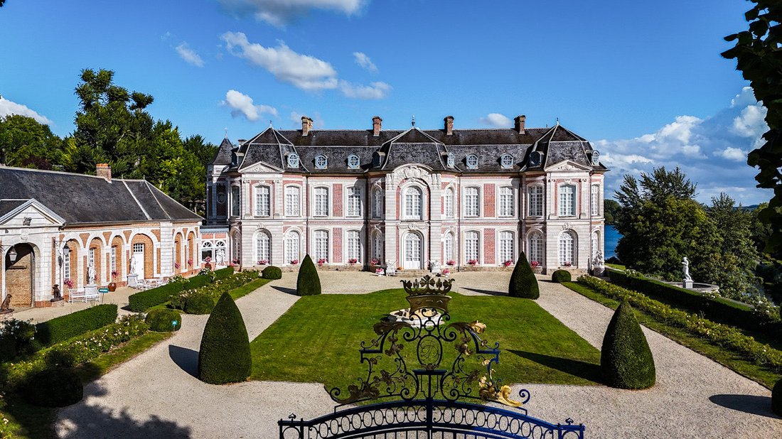Whispers of Versailles: A Timeless 18th-Century Château in Picardy’s Embrace