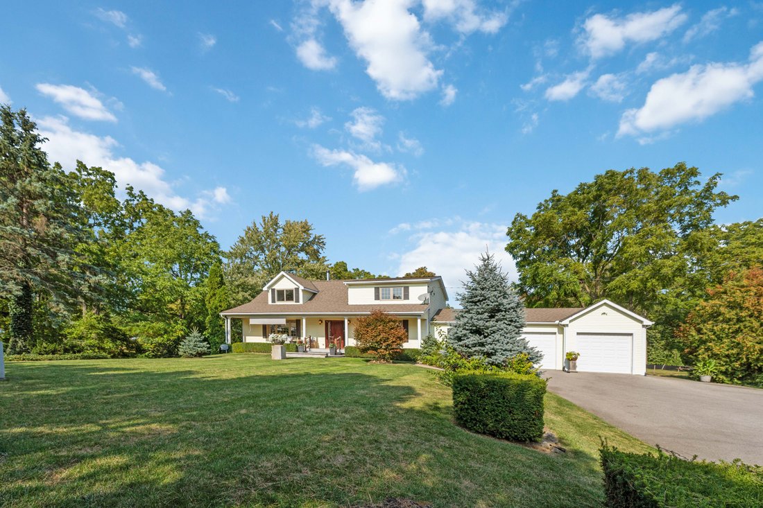 House in Grimsby, Ontario, Canada 1 - 16203235