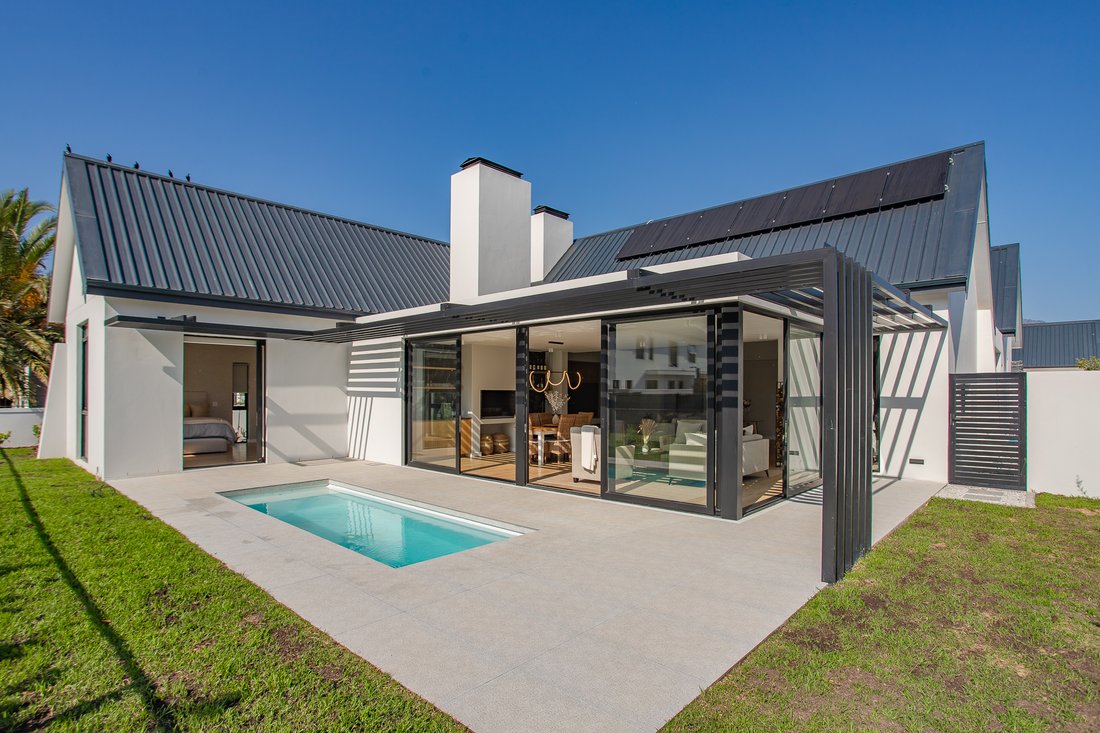 House in Paarl, Groenvlei, Western Cape 1 - 15977205