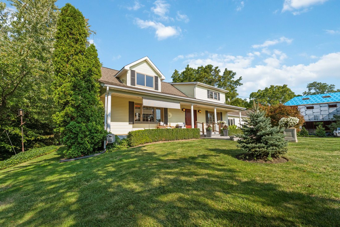 House in Grimsby, Ontario, Canada 3 - 16203235