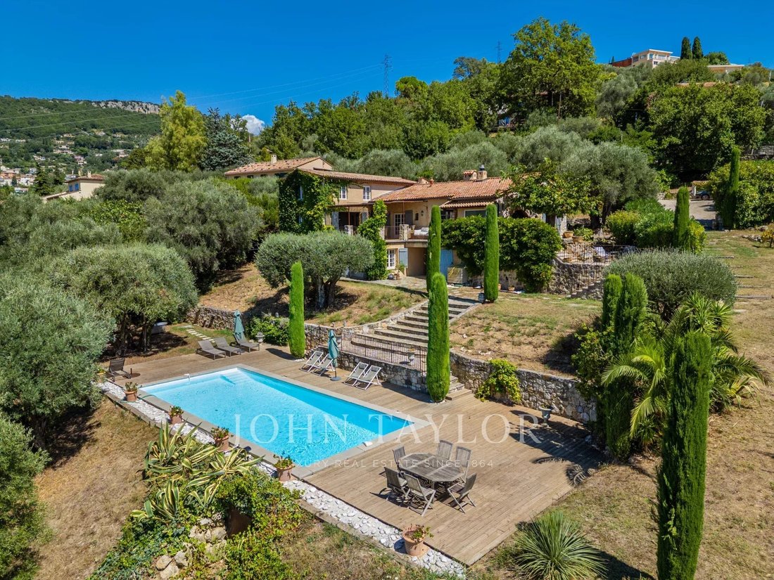 House in Châteauneuf-Grasse, Provence-Alpes-Côte d'Azur, France 1 - 16202588