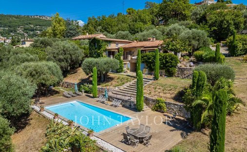 Maison à Châteauneuf-Grasse, Provence-Alpes-Côte d'Azur, France 1