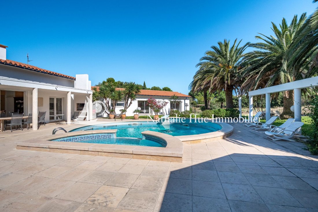 Villa in Les Remparts-Lunette, Perpignan, France 2 - 16203208