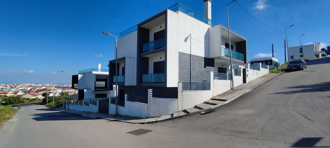 House in Pontinha e Famoes, Lisbon, Portugal 1 - 16206936