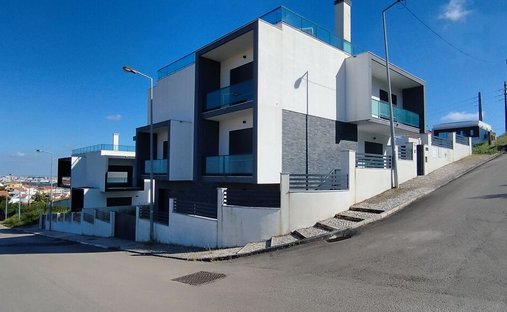 House in Pontinha e Famoes, Lisbon, Portugal 1