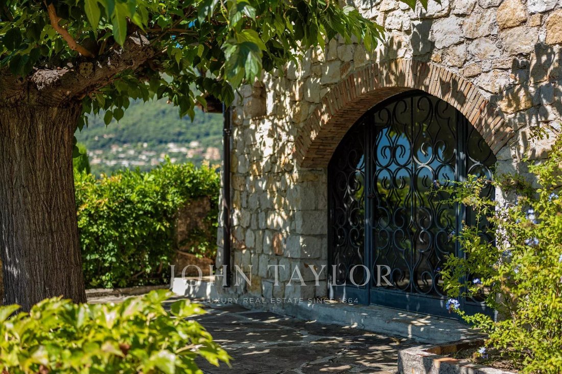 House in Châteauneuf-Grasse, Provence-Alpes-Côte d'Azur, France 4 - 16202588