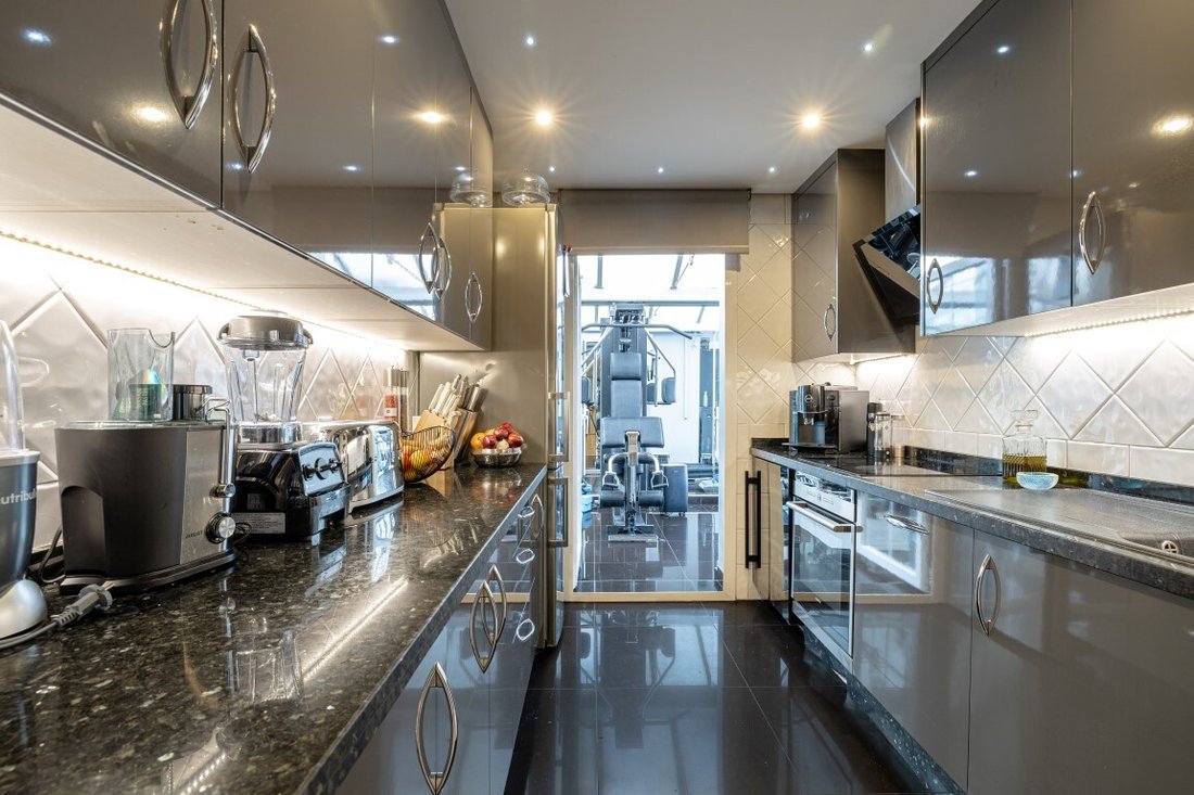 Apartment in Puerto Banus, Marbella, Spain 3 - 16206904
