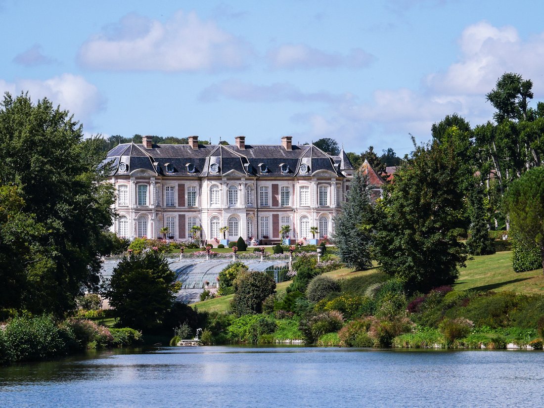 Whispers of Versailles: A Timeless 18th-Century Château in Picardy’s Embrace