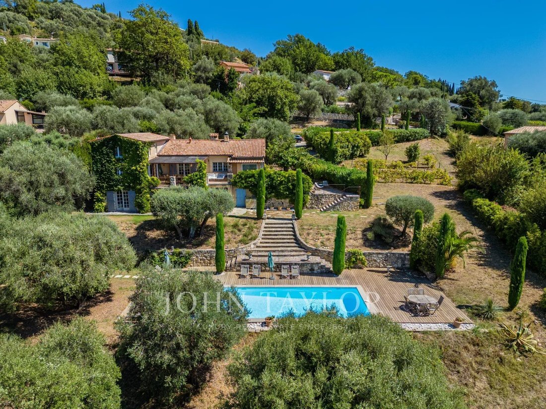 House in Châteauneuf-Grasse, Provence-Alpes-Côte d'Azur, France 2 - 16202588