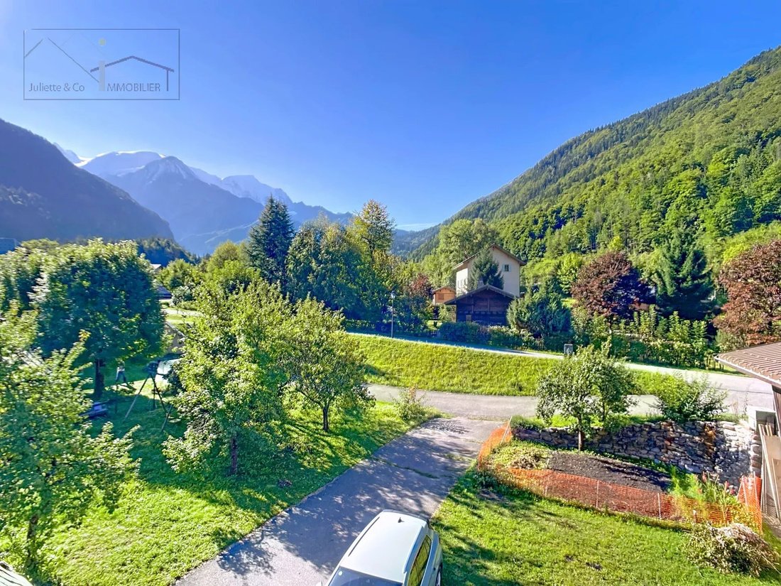 Chalet in Les Houches, Auvergne-Rhône-Alpes, France 1 - 16055329