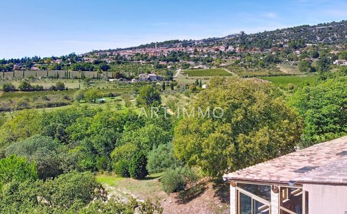 House in Saint-Saturnin-lès-Apt, Provence-Alpes-Côte d'Azur, France 1