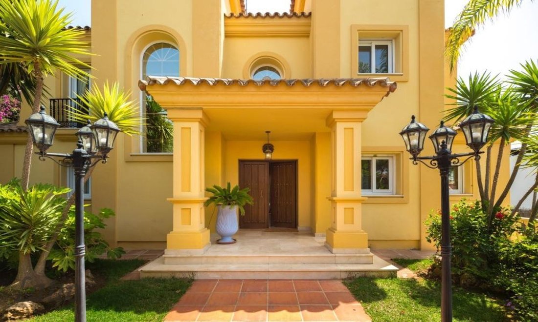 House in Marbella, Andalusia, Spain 2 - 16208207