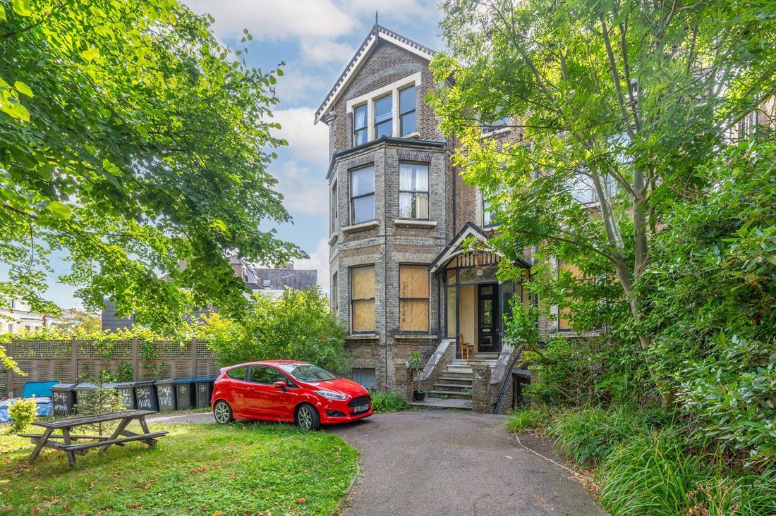 Apartment in Brondesbury Park, Brent, England 2 - 16202604