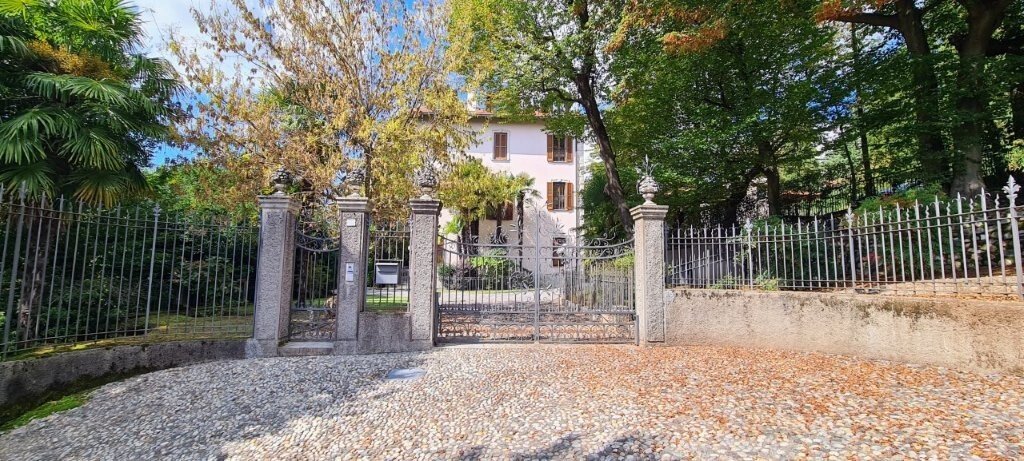 Villa in Vergiate, Lombardy, Italy 1 - 16202605