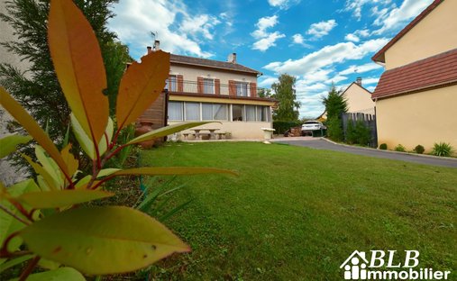 House in Les Essarts-le-Roi, Ile-de-France, France 1