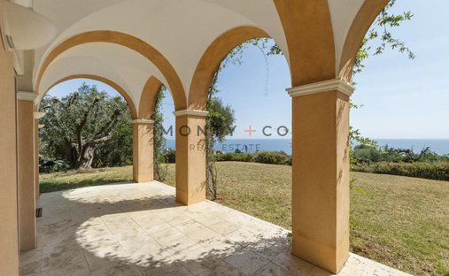Villa in Menton, Provence-Alpes-Côte d'Azur, France 1