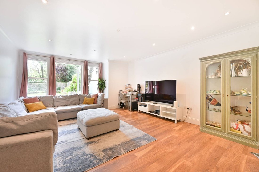 Apartment in Brondesbury Park, Brent, England 4 - 16202604