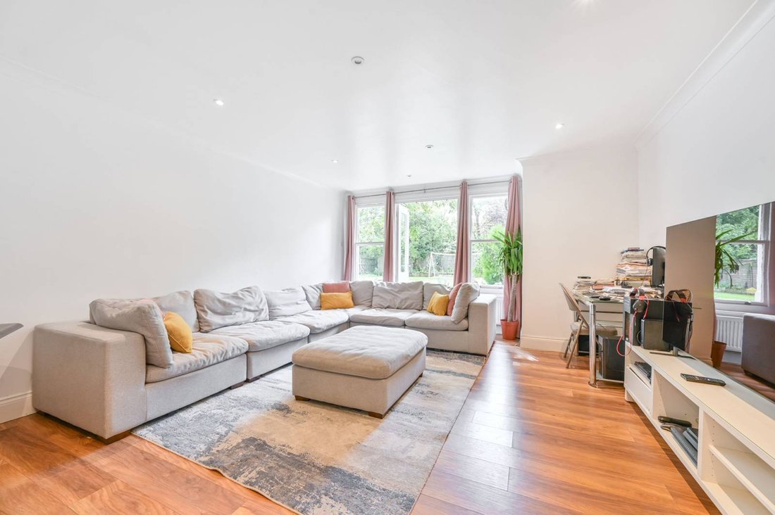Apartment in Brondesbury Park, Brent, England 1 - 16202604