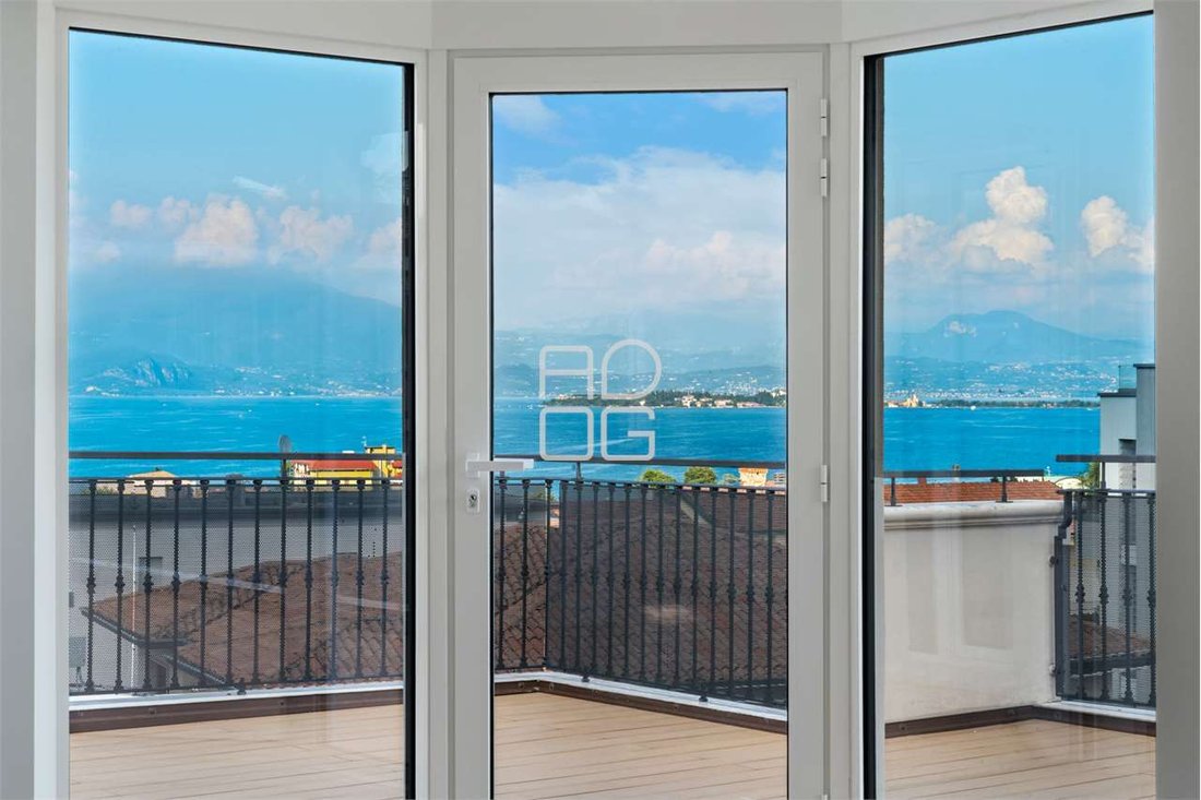 Apartment in Desenzano Centro, Desenzano del Garda, Lombardy 1 - 16204275