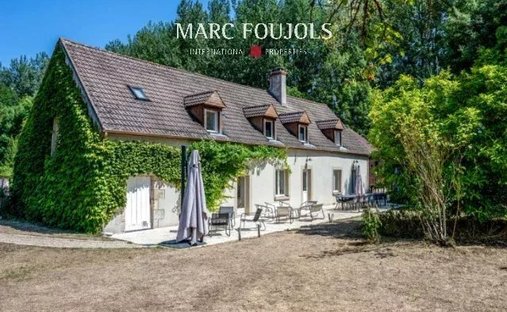 Seyr, La Charité-sur-Loire, France 1