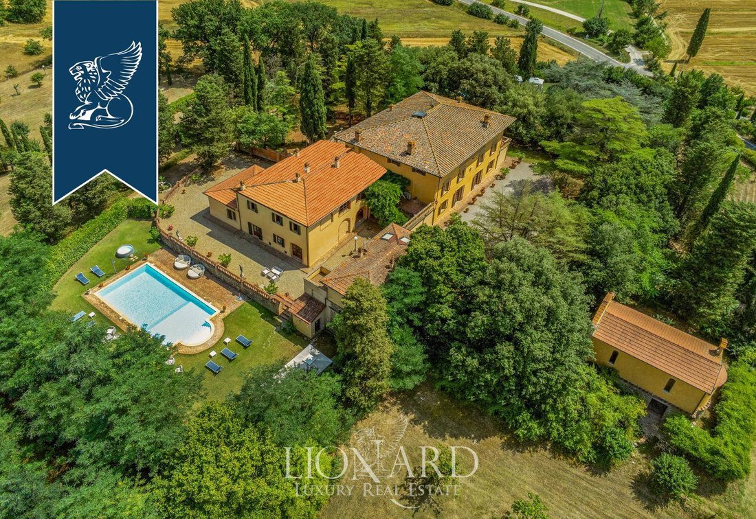 Villa in Foiano della Chiana, Tuscany, Italy 2 - 16204673