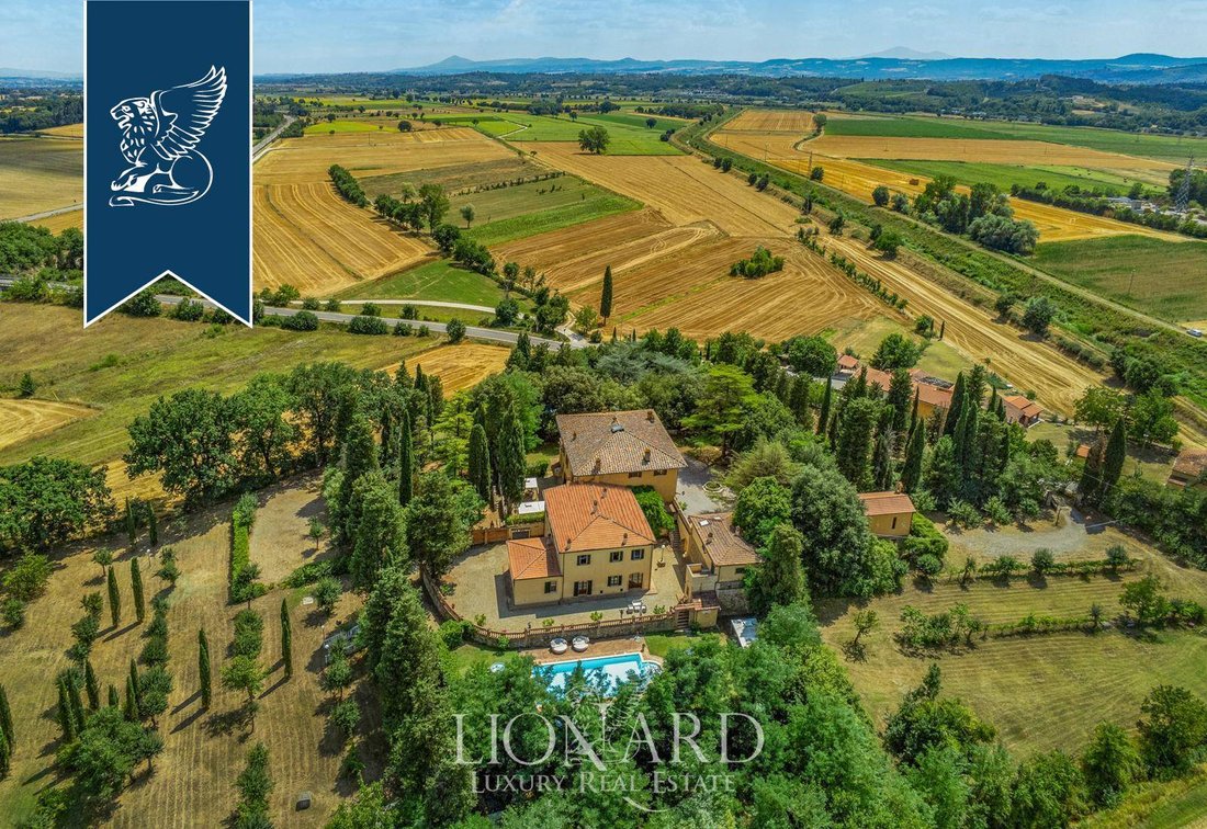 Villa in Foiano della Chiana, Tuscany, Italy 1 - 16204673