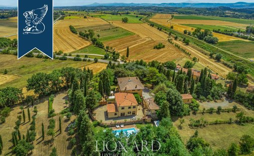 Villa in Foiano della Chiana, Tuscany, Italy 1