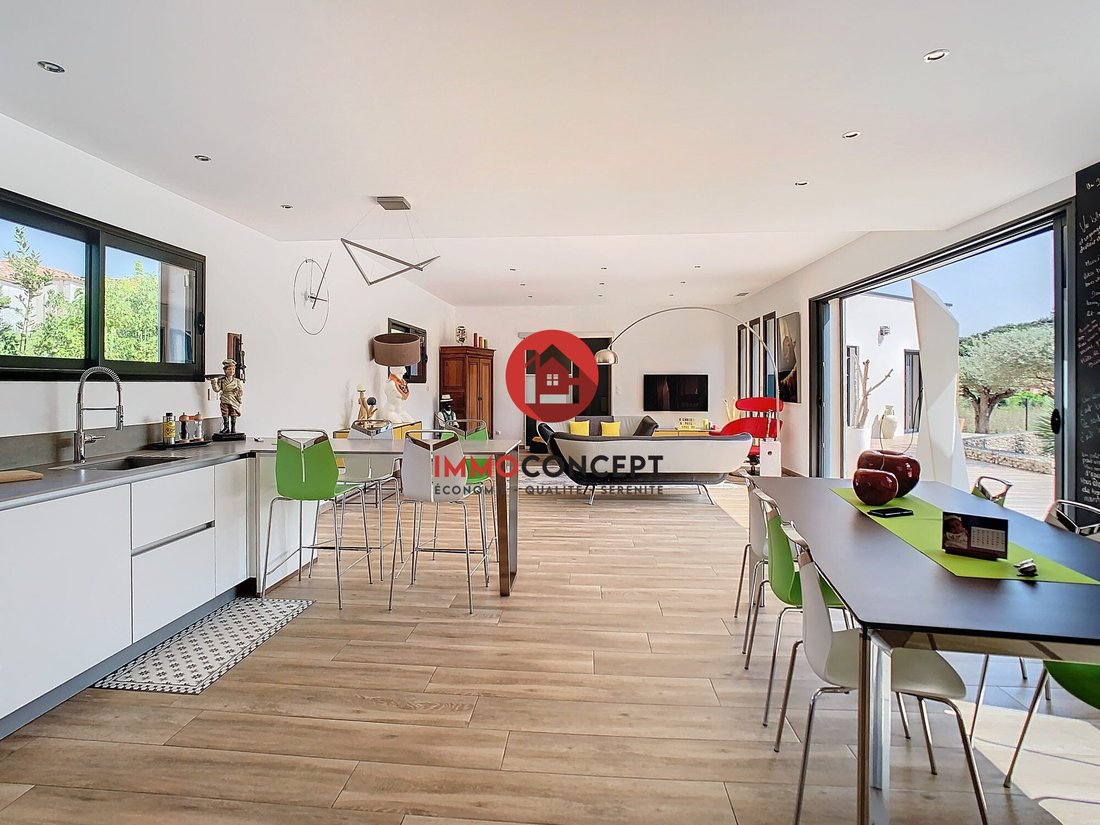Villa in Tavel, Occitania, France 2 - 16207886
