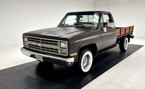 4.3L 4bbl V6/3-Speed Manual/Snappy Custom Bed/Ready To Haul/10 Bolt 2.73 Axle in Morgantown, United States 1