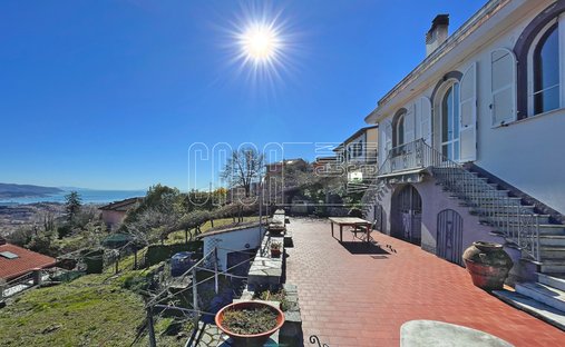 Villa in La Spezia, Liguria, Italy 1