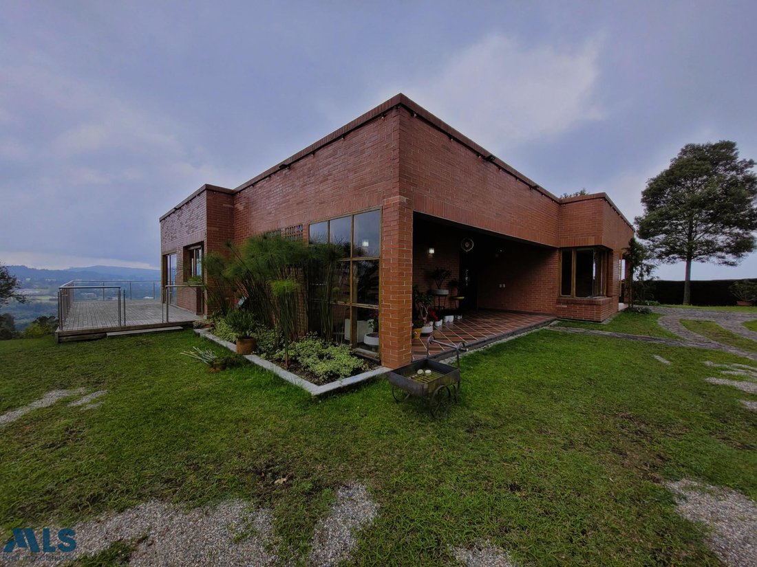 House in Santa Elena, Antioquia, Colombia 2 - 16209032