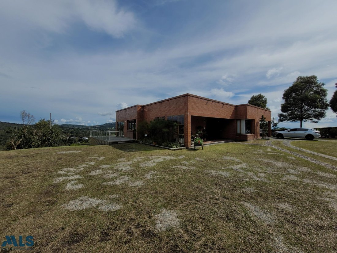 House in Santa Elena, Antioquia, Colombia 1 - 16209032