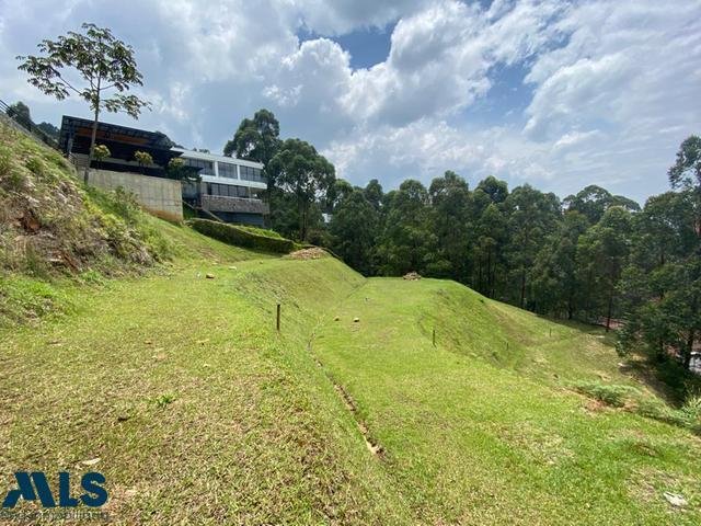 Land in Medellín, Antioquia, Colombia 3 - 16208323