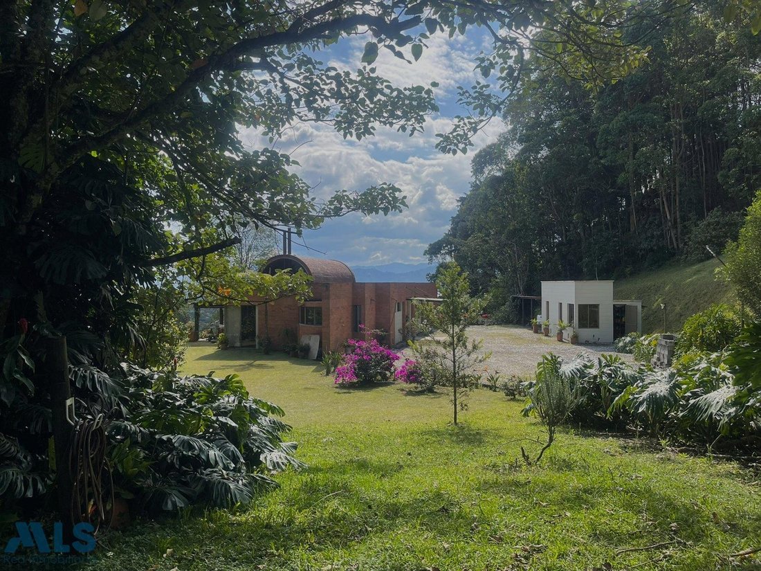 House in La Ceja, Antioquia, Colombia 3 - 16208969