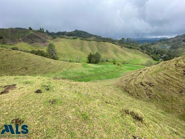 Land in Medellín, Antioquia, Colombia 2 - 16208990
