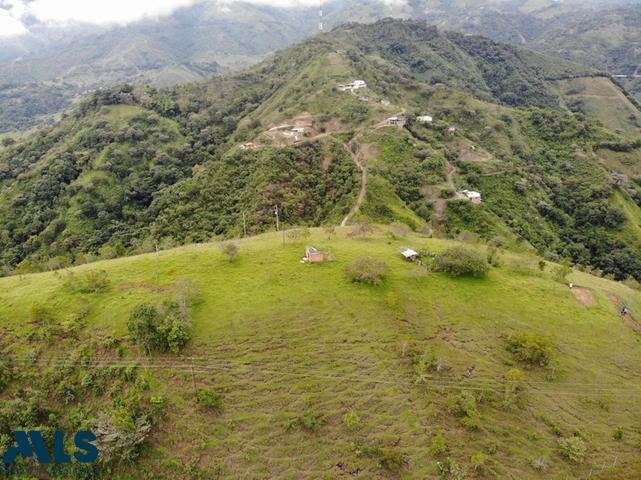 Land in Medellín, Antioquia, Colombia 1 - 16208568