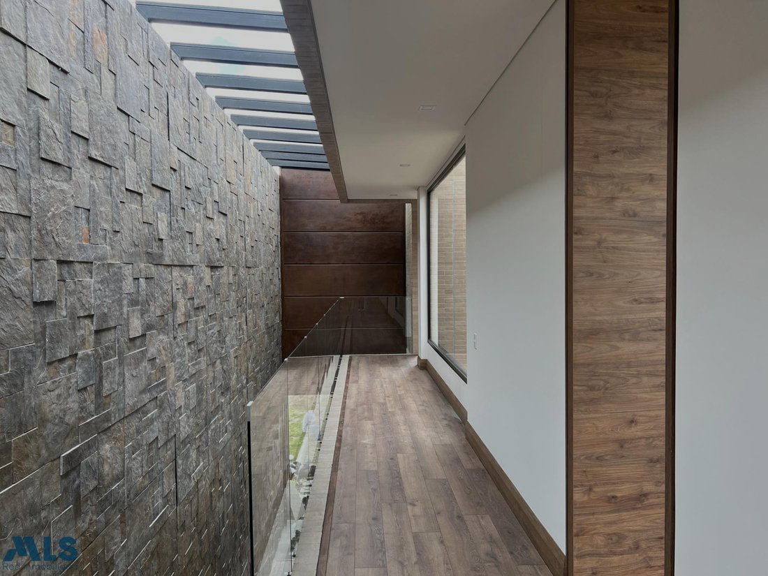 House in Medellín, Antioquia, Colombia 3 - 16208697